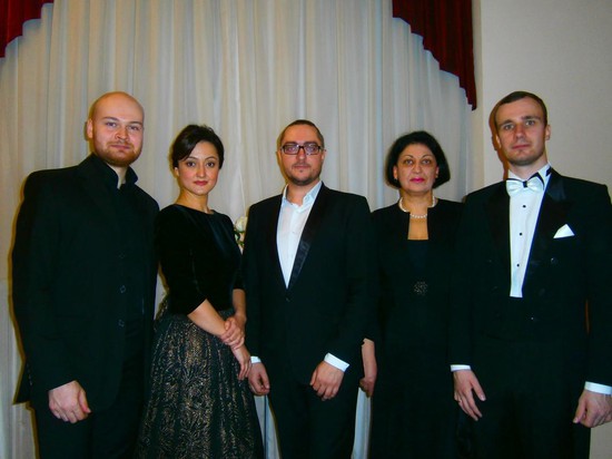 Участники концерта (слева направо): Эмиль Мирославский, Ирина Боженко, Артём Крутько, Лариса Конева, Юрий Михайленко.