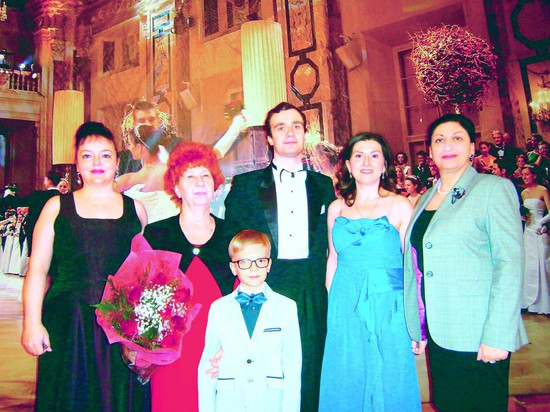 Слева направо: Татьяна Диева, Людмила Тихомирова, Эмиль Волков,  Юрий Михайленко, Софья Бугаян, Лариса Конева.