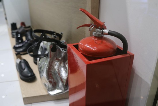 Огнетушитель компенсирует отсутствие датчика пожарной сигнализации.