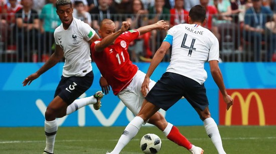 Редкий эпизод  в матче  Франция – Дания.
