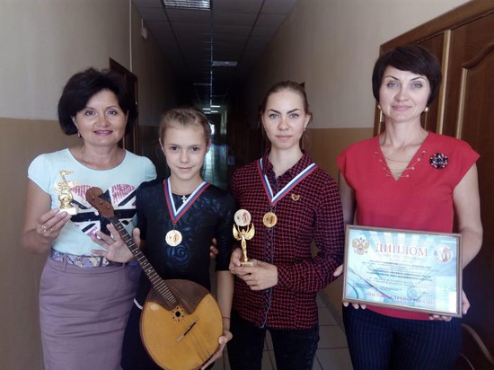 Слева направо: Людмила Пидай, Лера Белодедова, Таня Кендюхова, Инна Кононова.