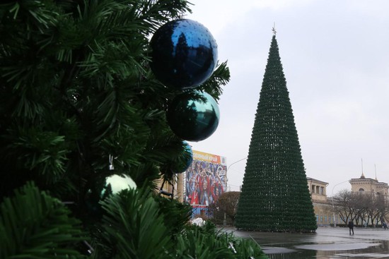 Площадь Ленина готовится к праздникам.