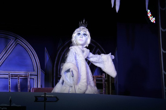 Сцена из спектакля «Снежная королева». Фото Маргариты Вороновой.