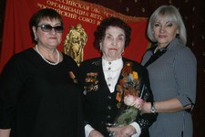 На снимке (слева направо): А. А. Сыкало, З. Е. Маринич, И. М.Салихова.