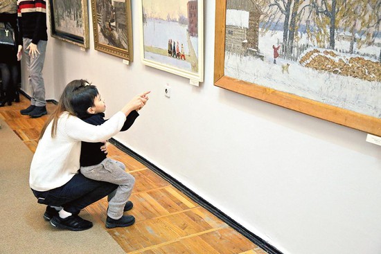 Первые посетители выставки «Зимняя симфония».