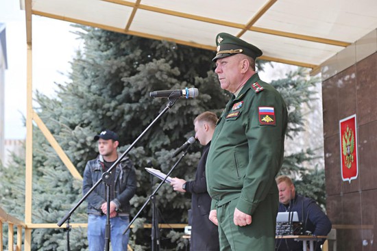 Военком Ставрополя Сергей Гайдуков  призвал ребят служить достойно.