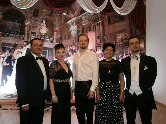 На снимке: слева направо - Сергей Мнацаканян, Татьяна Диева, Сергей Поспелов, Лариса Конева, Юрий Михайленко.