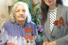 Марина Ильченко поздравляет  с праздником Елизавету Киселеву.