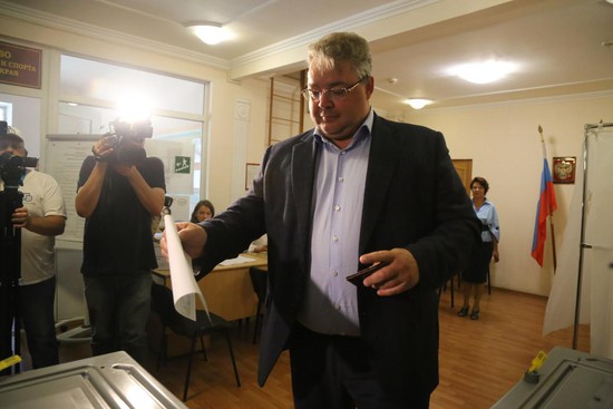 На избирательном участке — Владимир Владимиров.