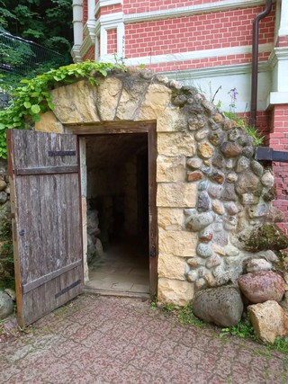 Вход в пещеру преподобного Саввы Сторожевского.