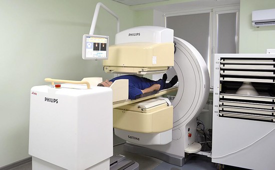 Высокочувствительное исследование на однофотонном эмиссионном компьютерном томографе помогает выявить на ранней стадии метастазы в костях скелета.