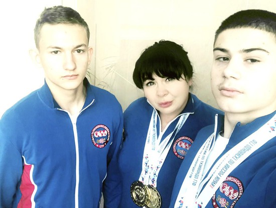 Наталья Тагиева со своими учениками.