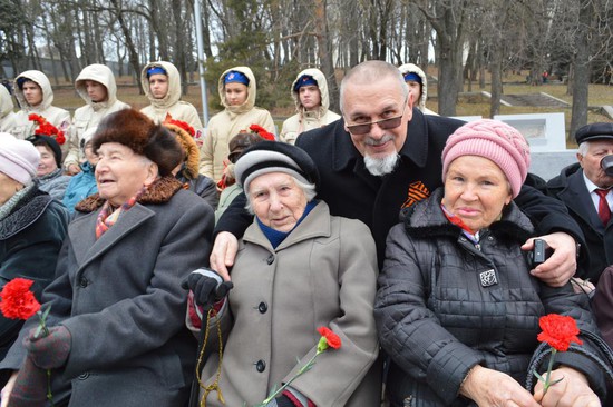Председатель городской Думы Георгий Колягин  с ветеранами.