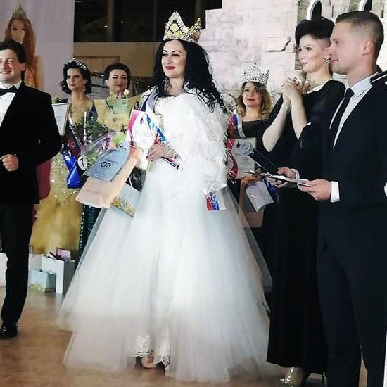 Награждение победительницы конкурса «Миссис Королева России - 2020».