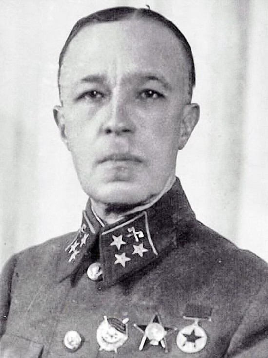 Генерал-лейтенант  Дмитрий Михайлович Карбышев. 