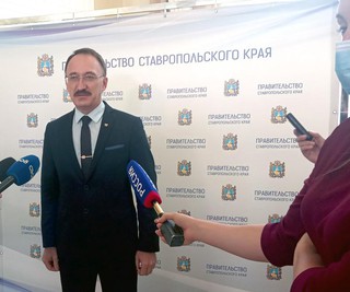 Министр образования Ставропольского края  Евгений Козюра.