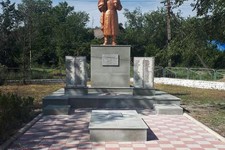 Памятник в Новом Янкуле.