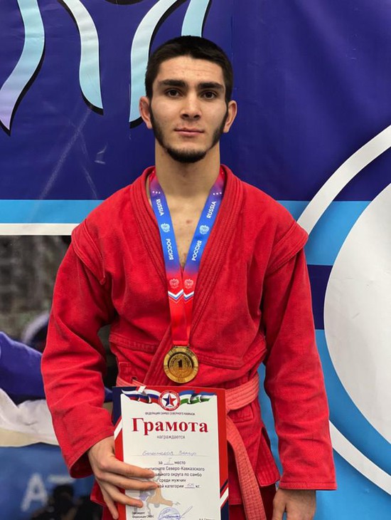 Чемпион СКФО мастер спорта России Замир Балахмедов.