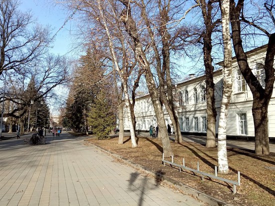 Здание бывшей Ольгинской женской гимназии на проспекте Октябрьской революции сегодня. Фото Ольги Метелкиной.