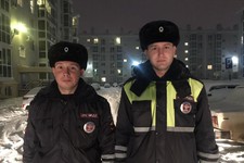 Олег Медяник и Сергей Старченко помогли автолюбителю в Грачевском районе.