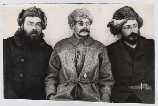 Михаил Иванович Бруснев с участниками полярной экспедиции.