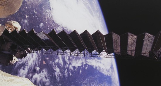 Открытый космос (фото космонавта Сергея Крикалева).
