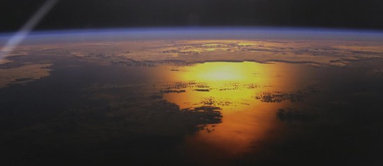 Закат из космоса космонавты наблюдают 16 раз в сутки.