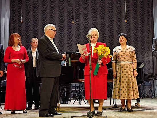 Поздравления от поклонников таланта: Надежда Георгиевна Шинкаренко посвятила юбиляру стихи.