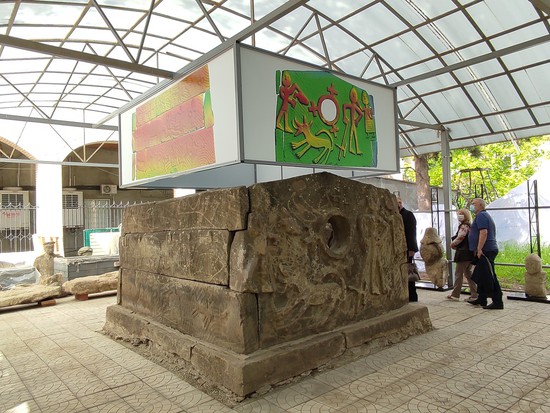 Мавзолей аланского правителя во внутреннем дворе музея-заповедника.