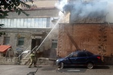Тушение пожара в Железноводске. Фото ГУ МЧС РФ по СК.