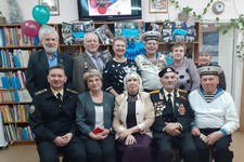 Фото на память о юбилейной встрече в библиотеке имени И.А. Бурмистрова.