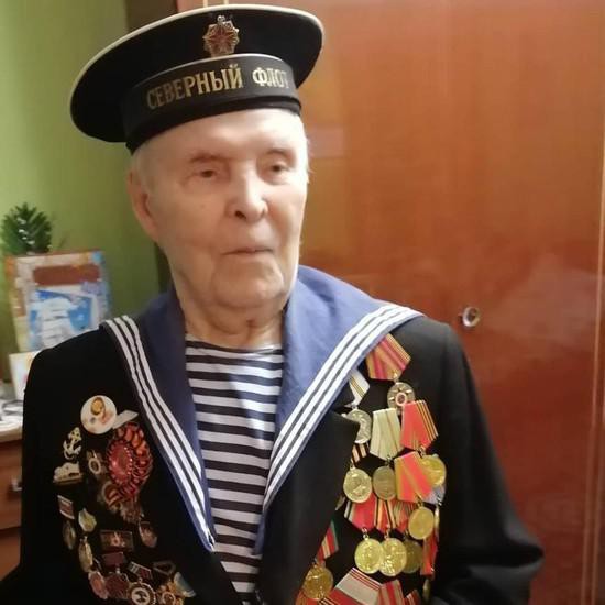 Алексей Иванович Мишенин прибыл в Сталинград в составе морской стрелковой части.