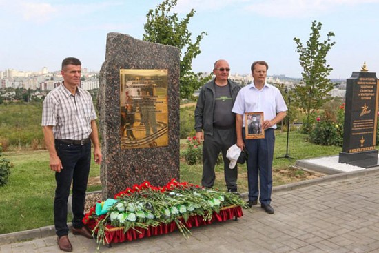 На аллее Героев Сталинграда установлен памятник ставропольцам, погибшим в Сталинградской битве.