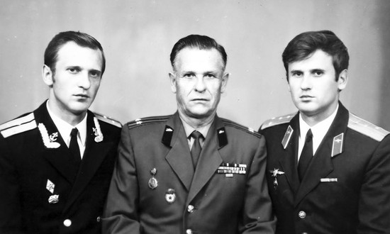 Братья Борис и Анатолий Зубко с отцом Николаем Иосифовичем.