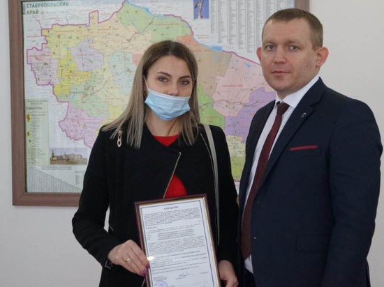 Молодые семьи получают сертификаты. Администрация Грачевского округа Ставрополья