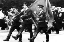 Знаменосцы  со знаменем  221-й стрелковой  дивизии.