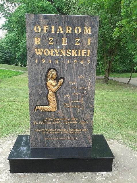 Памятник жертвам Волынской резни.