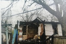 Сгоревший дом. Фото ГУ МВД России по СК
