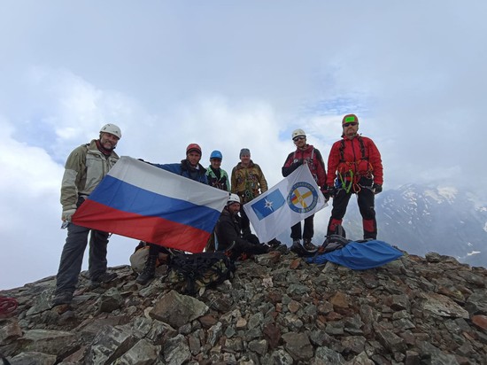 Спасатели на вершине горы София. Пресс-служба администрации города Ставрополя