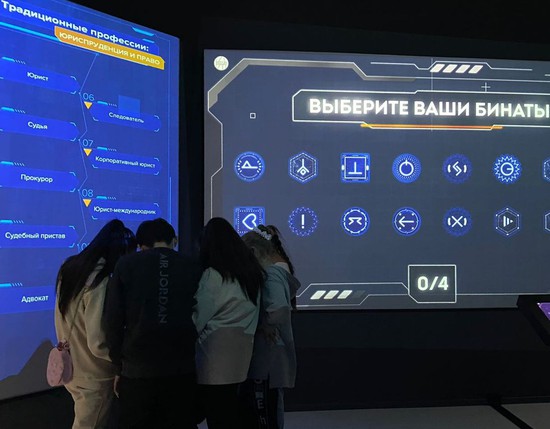 Школьники выбирают бинаты. Пресс-служба проекта «Билет в будущее» в Ставропольском крае 