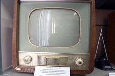 Один из первых телевизоров Ставрополя -  «Знамя-58», выпущенный в 1959 году в Ленинграде  (из фондов Ставропольского государственного  музея-заповедника).