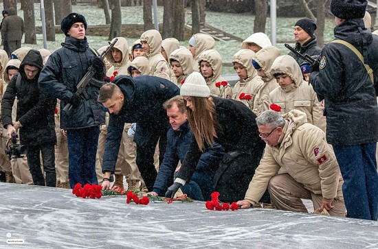 В Ден Неизвестного солдата к Вечному огню в Ставрополе возложили цветы
