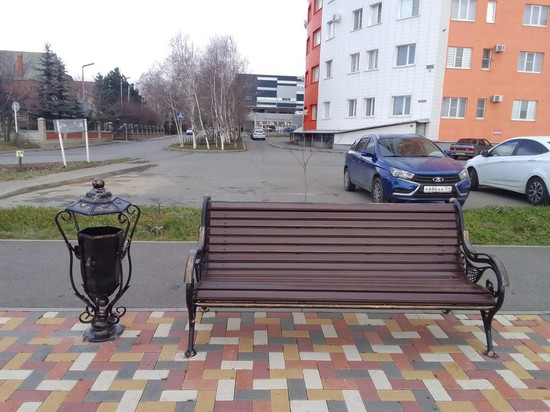 Новую уличную мебель устанавливают в Ставрополе