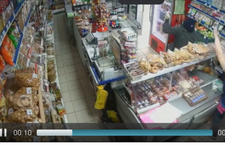 Разбойное нападение на магазин. Скриншот из видео ГУ МВД России по Ставропольскому краю