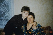 Лариса Ивановна с сыном Денисом (90-е годы)