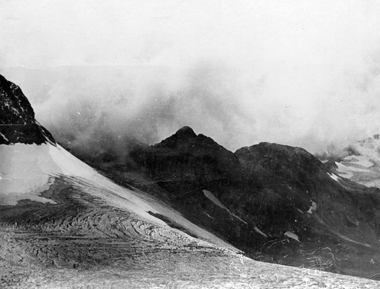 Ледник и Марухский перевал, место боевых действий 810-го стрелкового полка в августе - ноябре 1942 года (снимок 1962 года)