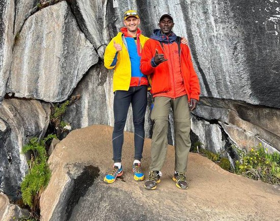 Евгений Савенко (слева) на горе Килиманджаро. Пресс-служба администрации города-курорта Кисловодска