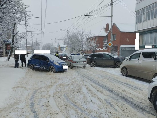 В Ставрополе автоледи спровоцировала тройное ДТП. Фото ГИБДД СК