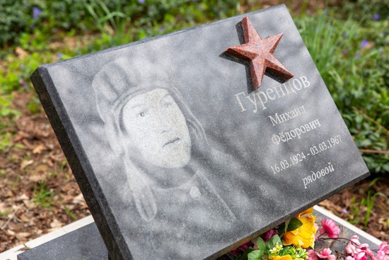 Студенты привели в порядок могилы участников ВОВ. Пресс-служба администрации города Ставрополя