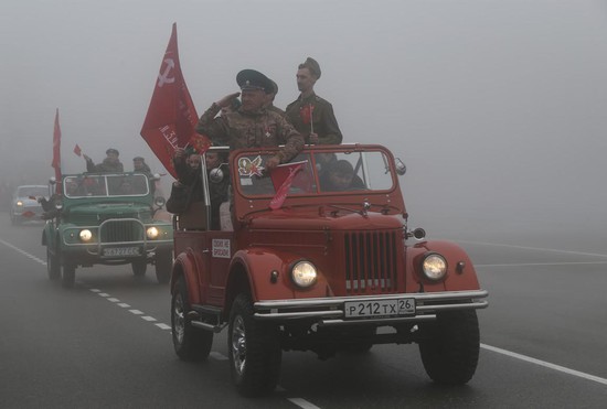 Участники автопробега, прошедшего от линии фронта до Ставрополя